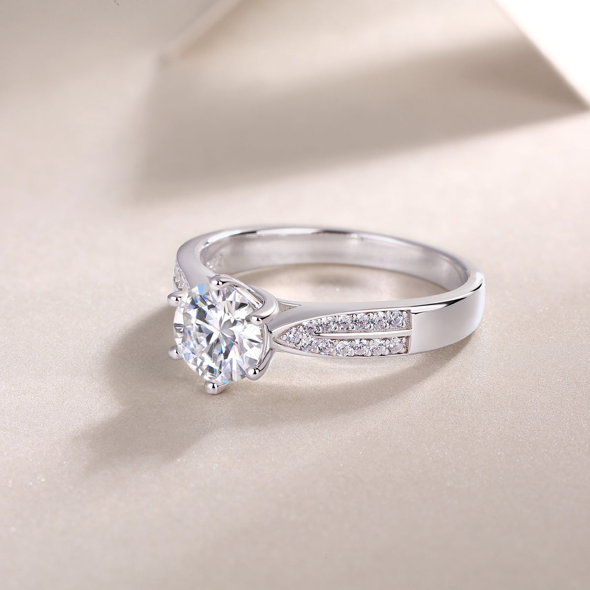 18K Gold Radiance Diamond Ring