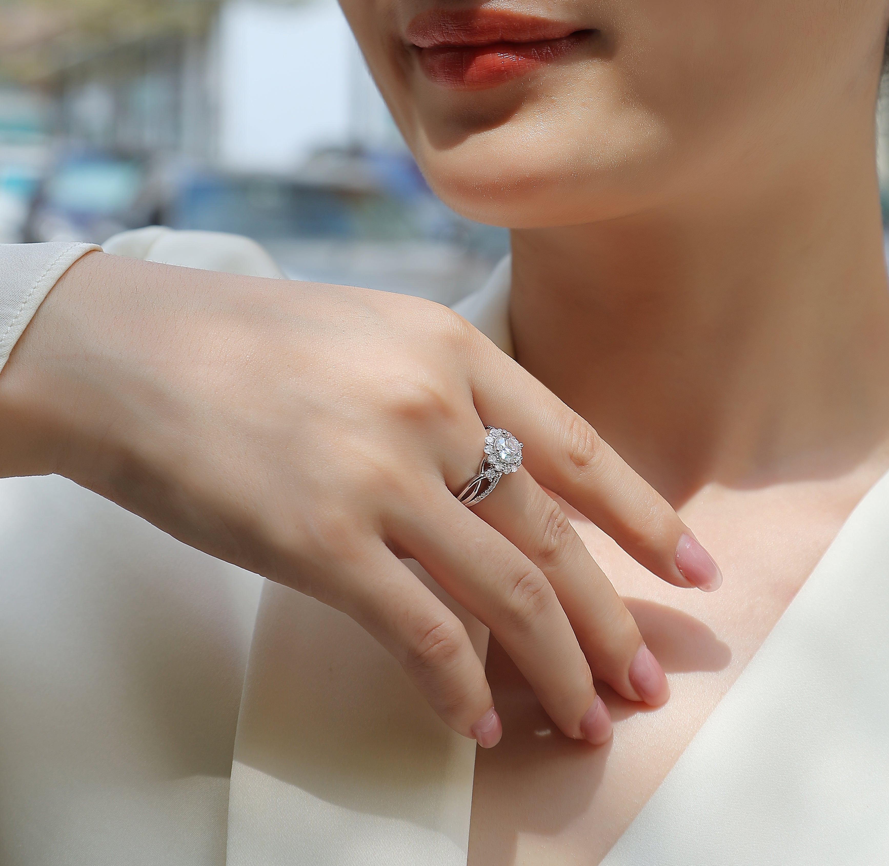 18K Gold Aurora Diamond Ring