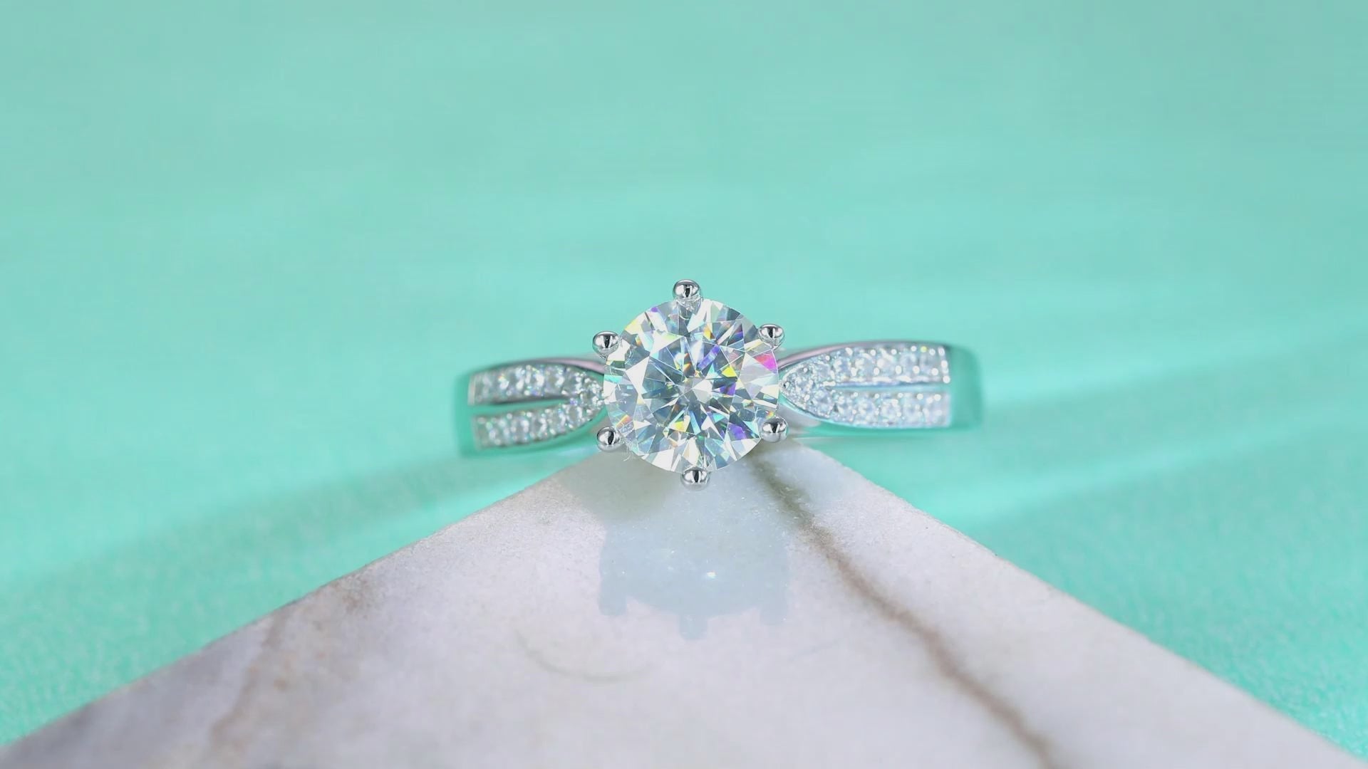 18K Gold Radiance Diamond Ring